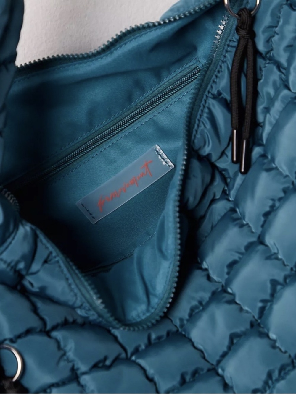 NWT Free People x FP Movement Quilted Carryall Bag in Teal - Picture 4 of 10